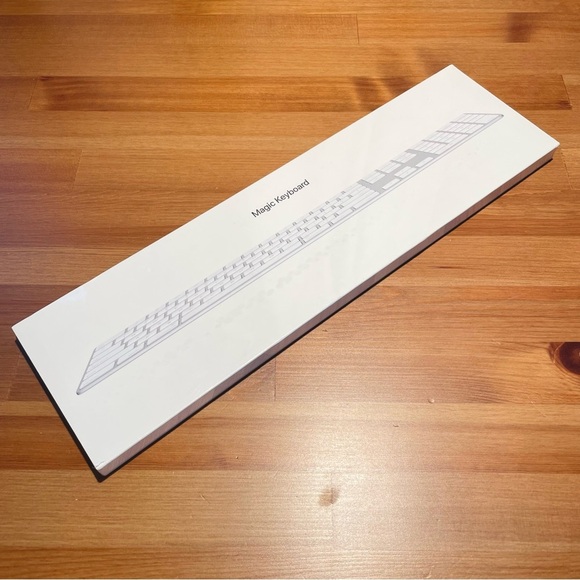 Apple Magic Wireless Keyboard with Numeric Keypad Silver Rechargeable Bluetooth - Picture 2 of 13